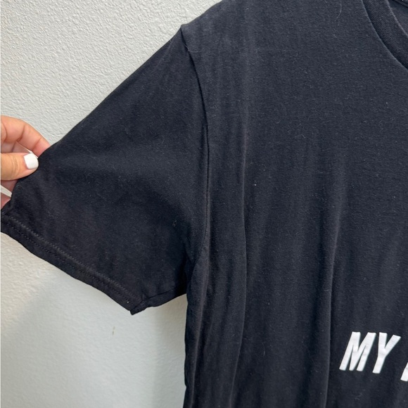 Black Graphic Tee - Beer Never Broke My Heart - Picture 2 of 5